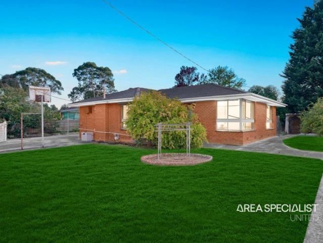 The Brief: No easement and set on a prime corner block of 733sqm approx. with dual access