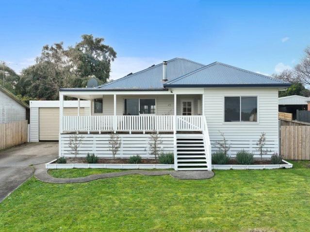 The Brief: Spacious Five Bedroom Family Home with Mountain Views, & Exceptional Shedding