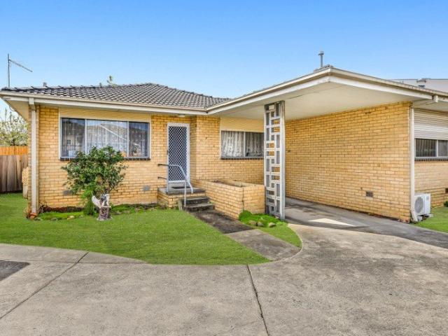 The Brief: Spacious two bedroom unit in the Heart of Dandenong