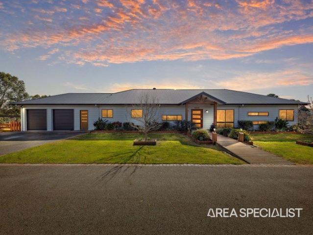 The Brief: Stunning Residence on 4 Acres Hastings!