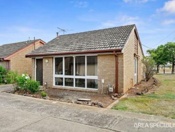 THE BRIEF: Prime Location Walk to Train Station, Shops & Schools!