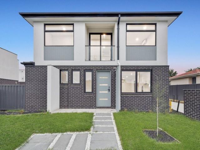 The Brief: Private courtyard outdoor space with retreat balcony and natural light