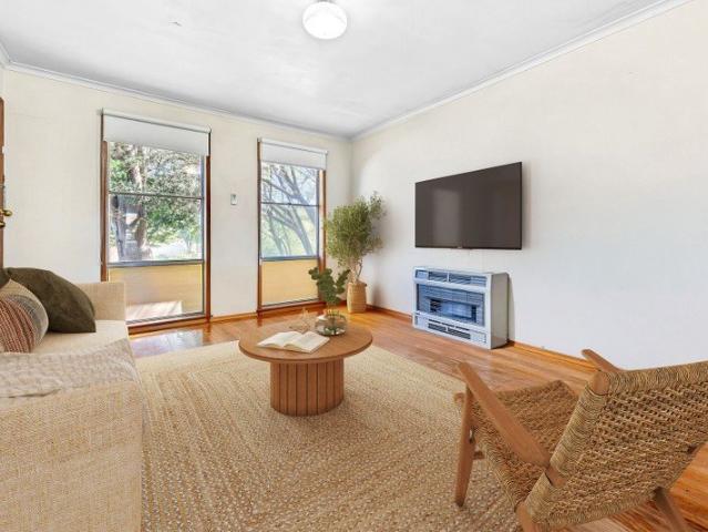 The Brief: Walk to School, Shops & Transport Prime Frankston North location