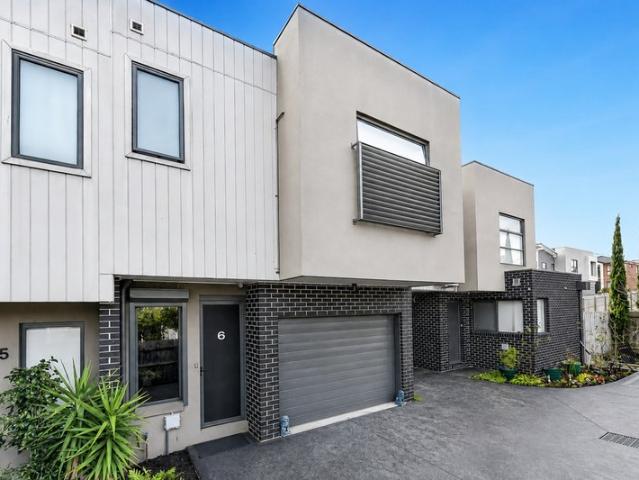 The Brief: A Royal Opportunity: Modernized, Low Maintenance Living
