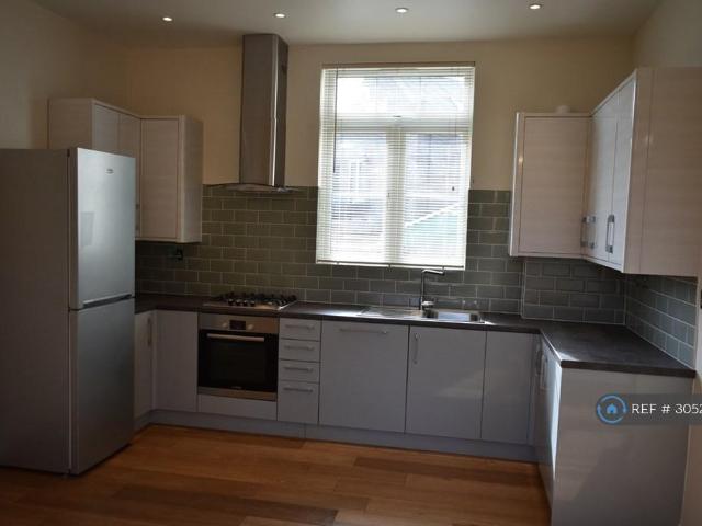 The Broadway, Chesham, HP5 2 bed flat to rent £1,500 pcm £346 pw