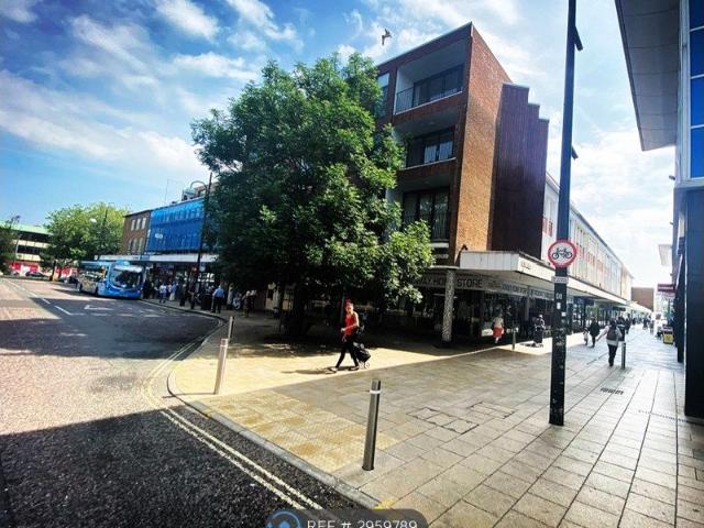 The Broadway, Crawley RH10, 1 bed flat to rent, £1,150 pcm | PrimeLocation