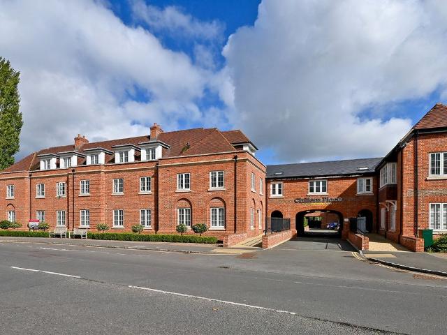 The Broadway, Amersham, Buckinghamshire HP7, 2 bed flat to rent, £2,250 pcm | PrimeLocation