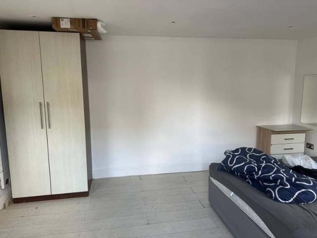 The Broadway, Harrow HA3, Studio to rent, £1,100 pcm | PrimeLocation