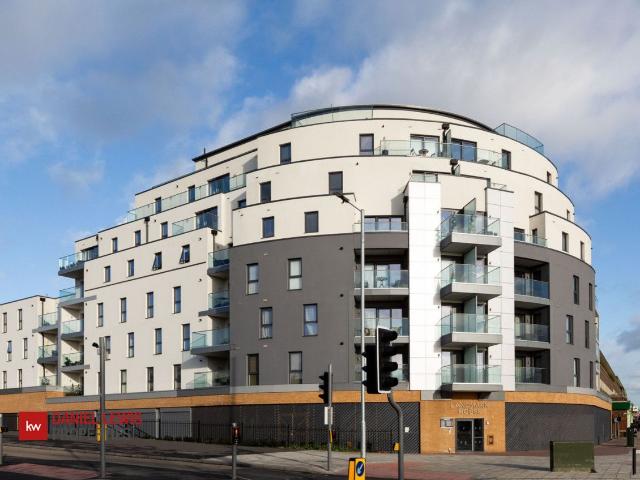 The Broadway, Loughton IG10, 2 bed flat to rent, £1,800 pcm | PrimeLocation