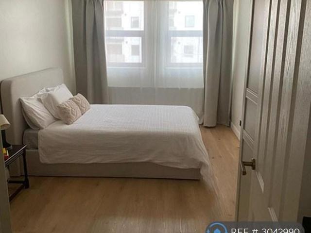 The Broadway, London, SW19 2 bed penthouse to rent £3,300 pcm £762 pw
