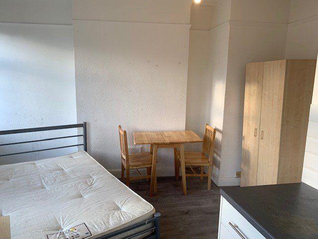 The Broadway, Mill Hill NW7, Studio to rent, £950 pcm | PrimeLocation