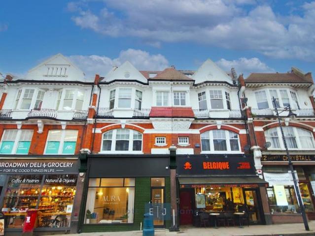 The Broadway, Woodford Green IG8 2 bed apartment to rent £2,250 pcm £519 pw