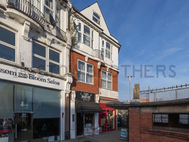 The Broadway, Woodford Green IG8, 2 bed flat to rent, £1,675 pcm | PrimeLocation