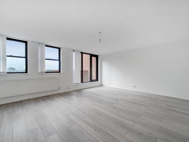 The Broadway, Wimbledon, London, SW19 1 bed flat to rent £2,000 pcm £462 pw