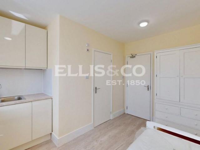 The Broadway, UB6, Greenford