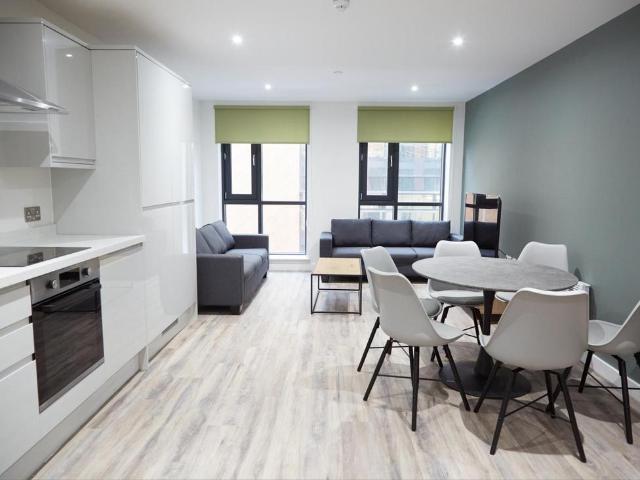 The Butts 5 bed flat to rent £2,495 pcm £576 pw