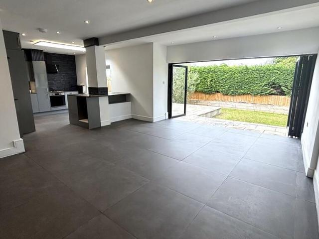 The Butts, Westbury 4 bed detached bungalow to rent £2,200 pcm £508 pw