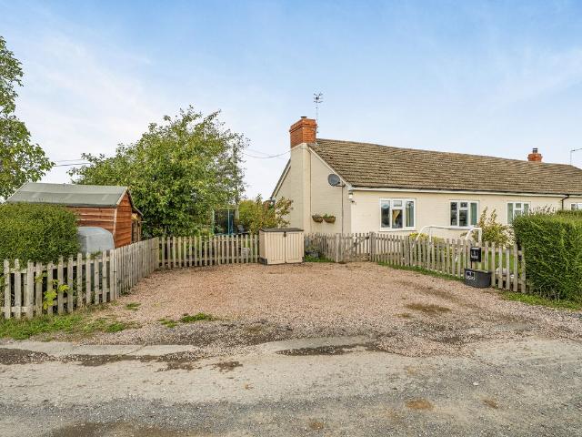 The Bungalows, Wichenford, Worcester WR6, 3 bed semi detached bungalow to rent, £1,200 pcm | PrimeLocation