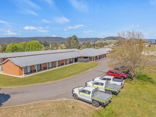 THE BUSHMAN'S MOTOR INN BUSINESS + PROPERTY