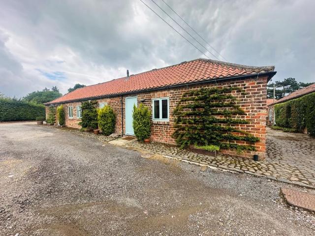 The Byre Yard, Tanton Hall Farm. 2 bed barn conversion to rent £750 pcm £173 pw