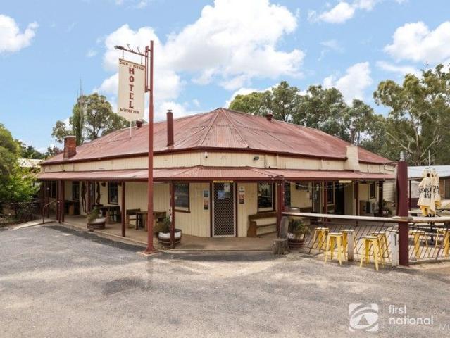 THE GOLD AND FLEECE HOTEL