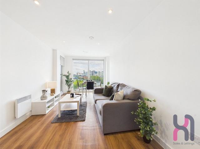 The Gateway, 15 Trafford Road, Salford M5, 2 bed flat to rent, £1,300 pcm | PrimeLocation