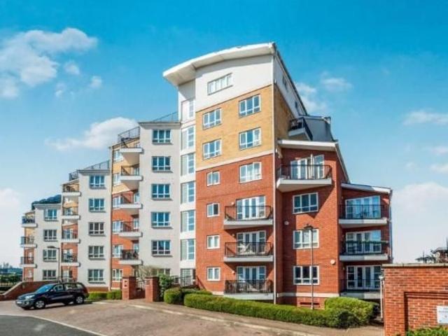 The Gateway, Watford WD18, 2 bed flat to rent, £1,600 pcm | PrimeLocation