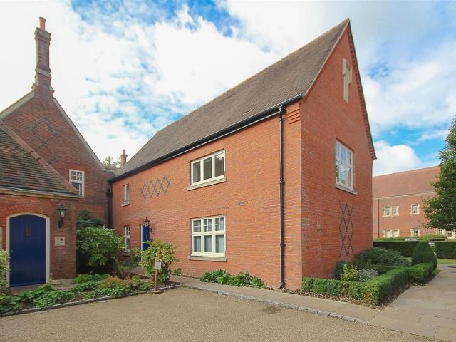 The Galleries, Brentwood 3 bed apartment to rent £2,300 pcm £531 pw