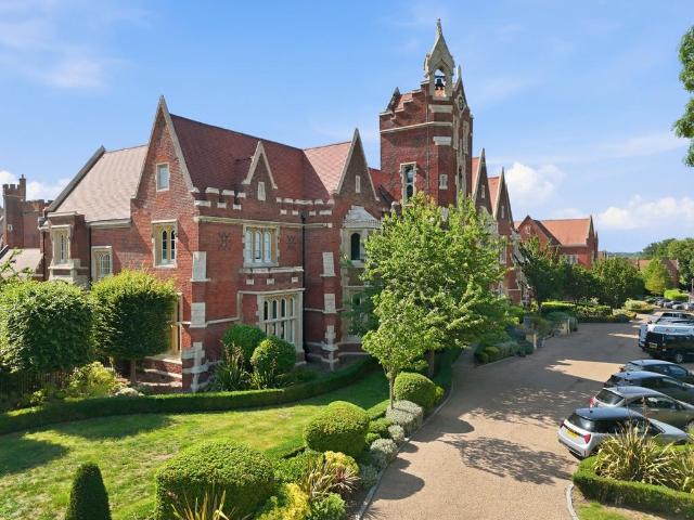 The Galleries, Brentwood CM14 1 bed flat to rent £2,000 pcm £462 pw