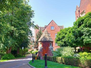 The Galleries, Brentwood, CM14 2 bed apartment to rent £1,850 pcm £427 pw