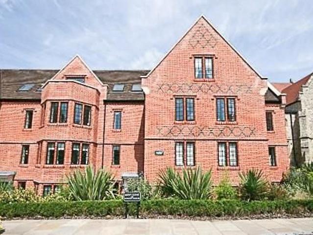 The Galleries, Brentwood CM14, 2 bed flat to rent, £1,900 pcm | PrimeLocation