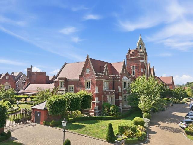 The Galleries, Warley CM14 2 bed apartment to rent £2,000 pcm £462 pw