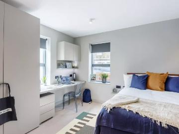 The Garage, Egham Has an Apartment