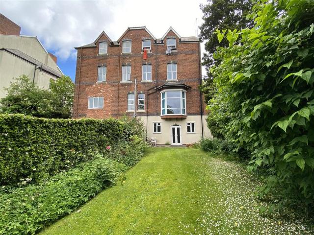 The Garden Flat, 55 Newbridge. 1 bed apartment to rent £775 pcm £179 pw