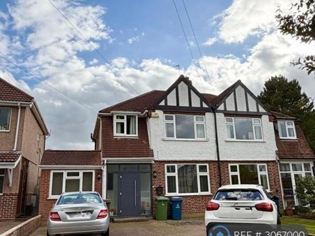 The Gardens, Pinner, HA5 5 bed semi detached house to rent £3,600 pcm £831 pw
