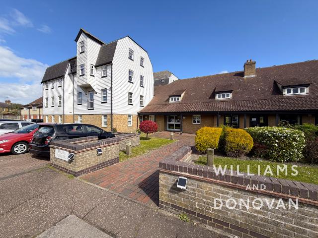 The Garners, Rochford SS4, Studio to rent, £900 pcm | PrimeLocation