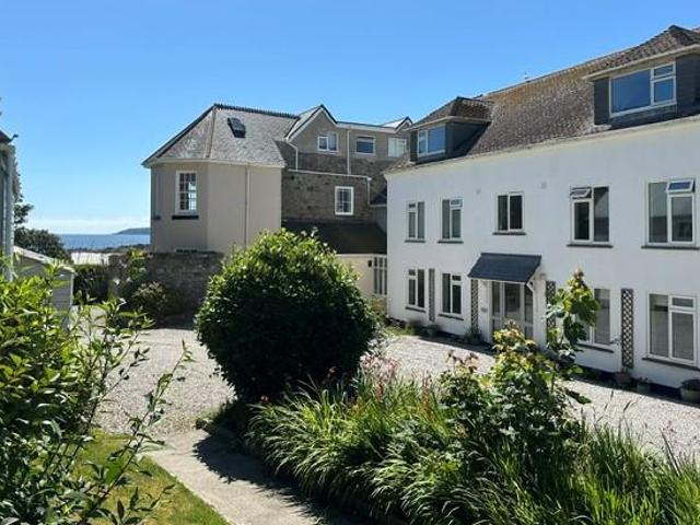 The Gew, Marazion, TR17 2 bed flat to rent £1,000 pcm £231 pw