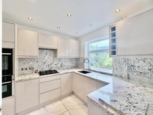 The Gladeway, WALTHAM ABBEY 2 bed house to rent £1,850 pcm £427 pw