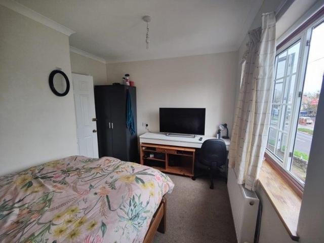 The Glade, Croydon CR0 1 bed in a house share to rent £700 pcm £162 pw