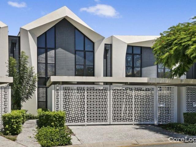 THE GLADES ESTATE HOME