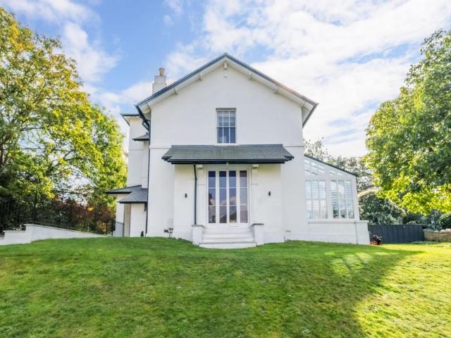 The Glebe London SE3 5 bed house to rent £10,000 pcm £2,308 pw