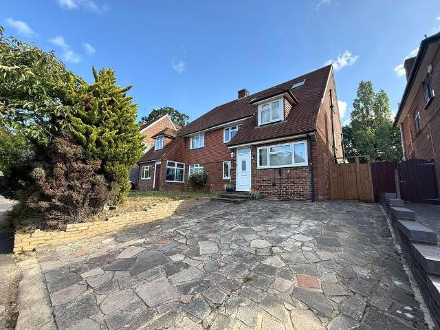 The Glen, ENFIELD 5 bed house to rent £4,000 pcm £923 pw