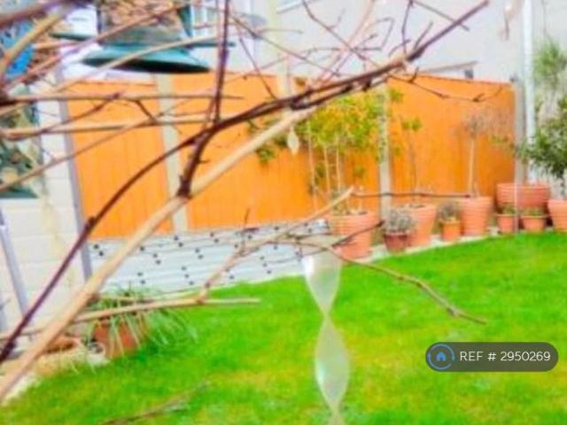 The Glen, Runcorn, WA7 3 bed terraced house to rent £975 pcm £225 pw