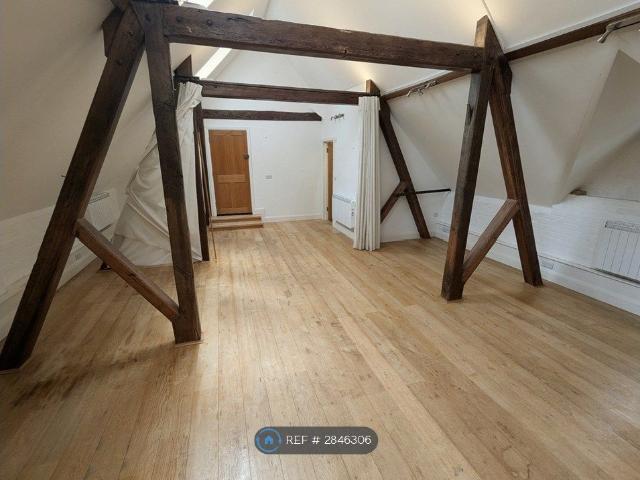 The Granary, Dorking RH4, Studio to rent, £1,500 pcm | PrimeLocation