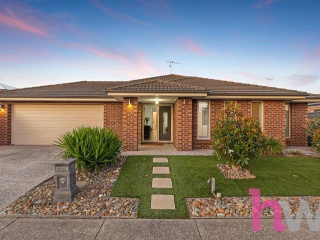 4 BEDROOM FAMILY HOME WITH REAR ACCESS!