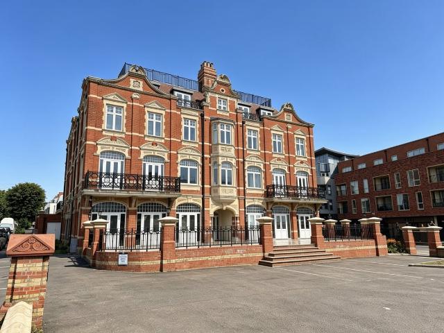 The Grand Apartments, Leigh On Sea SS9, 2 bed flat to rent, £2,650 pcm | PrimeLocation