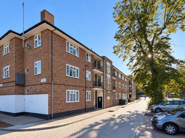 The Grange Estate, London N2, 4 bed flat to rent, £2,350 pcm | PrimeLocation