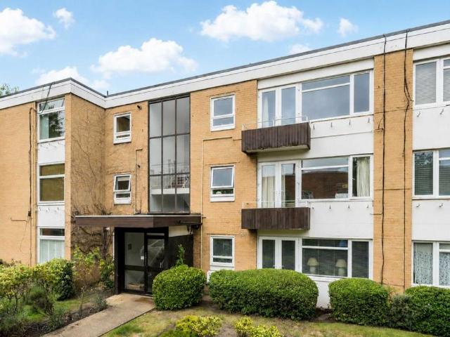 The Grange, London SW19 2 bed flat to rent £2,850 pcm £658 pw