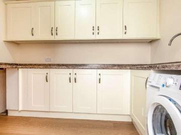 House for rent in Burhill - Parking, Patio