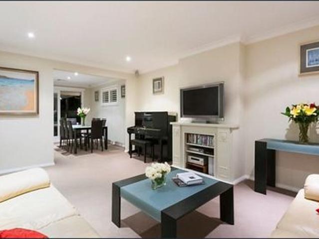 The Great Entertainer. Ideal Family Home